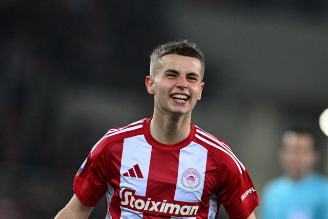 Christos Mouzakitis marcou um golo de sonho aos 94´ (Olympiakos)