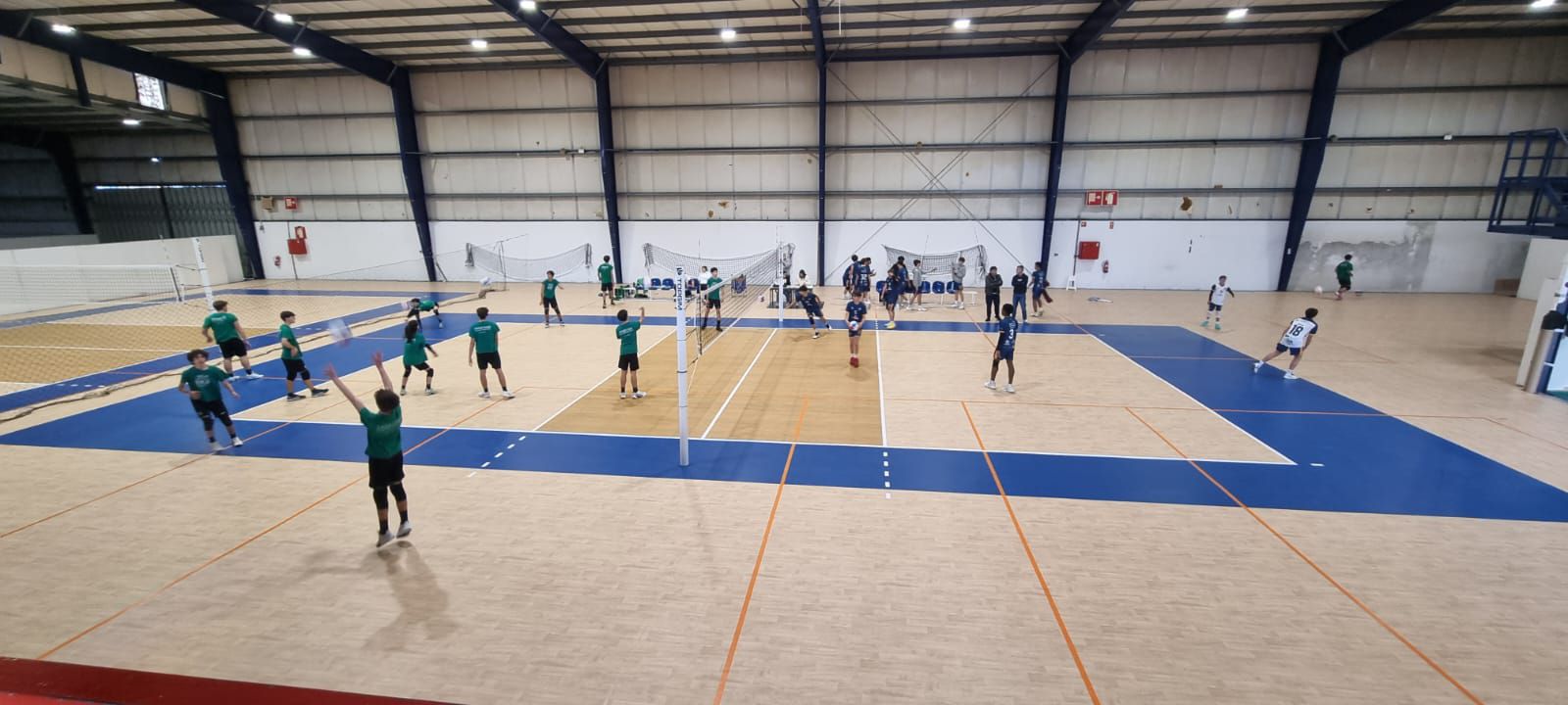 O MG Volei investiu 80 mil euros no piso para quatro campos e dificilmente vai evitar perder todo o investimento