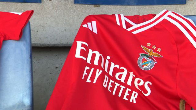 Gonçalo Moreira assinou camisola ao filho de Rui Marques, no dia em que assinou contrato profissional