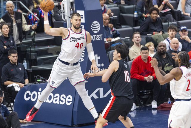 Ivica Zubac muda-se de Los Angeles para Indianápolis         Fotografia Imago