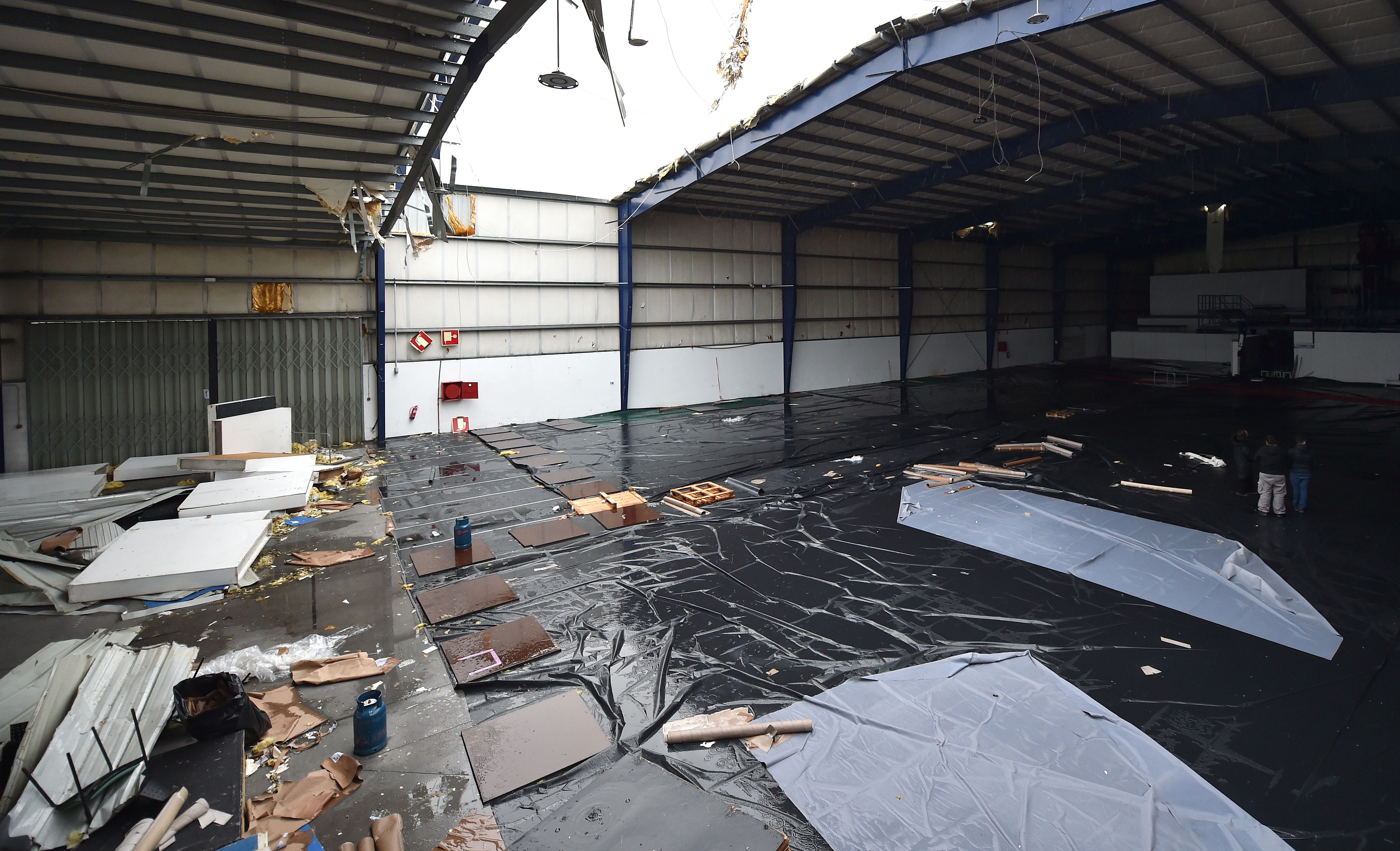 A destruição provocada pela depressão Kristin no Parque de Esposições da Marinha Grande, que era a casa do MG Volei - Foto: Miguel Nunes