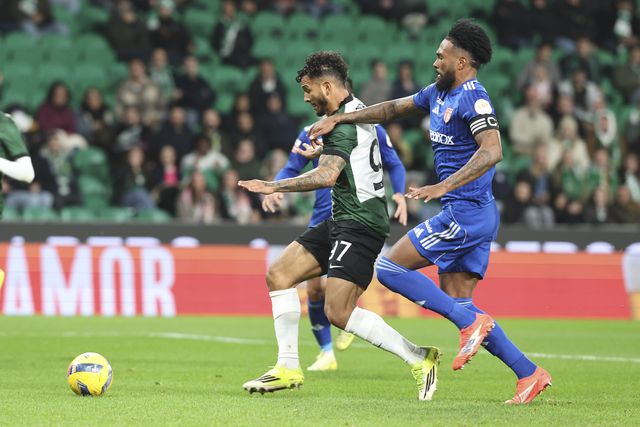 Suárez em ação frente aos avenses - Foto: ANTÓNIO COTRIM/LUSA