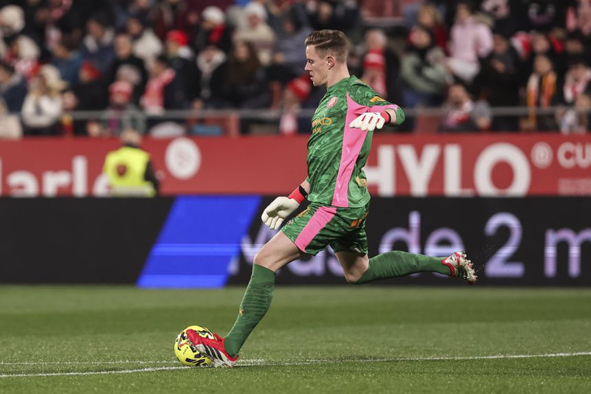 Ter Stegen foi emprestado pelo Barcelona ao Girona