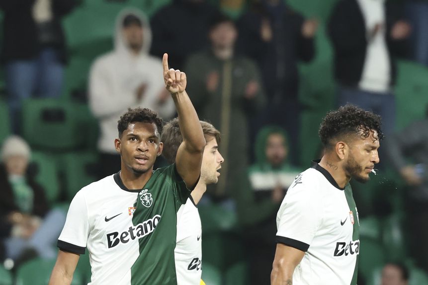 Luís Guilherme satisfeito depois de se estrear a marcar em Alvalade - Foto: IMAGO