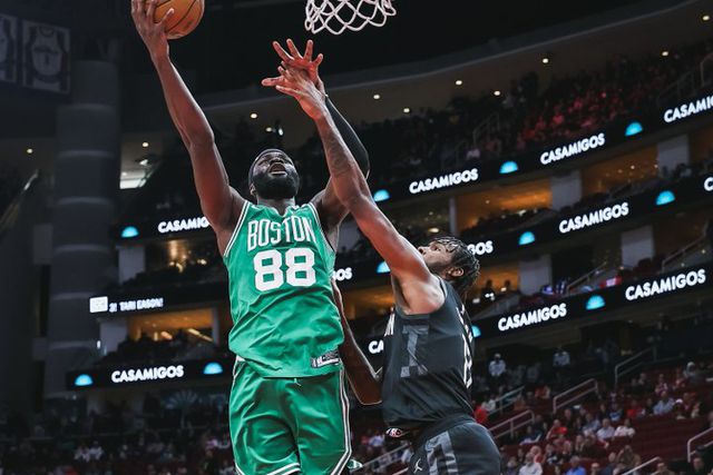 Neemias Queta em ação contra os Houston Rockets - Foto X/Boston Celtics