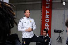Emoção, cânticos e muita chuva: Benfica mostra bastidores da Youth League