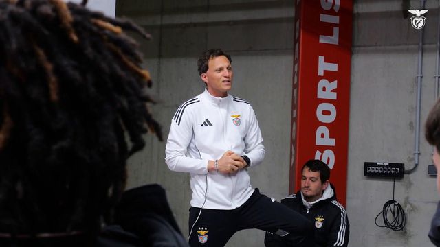 Emoção, cânticos e muita chuva: Benfica mostra bastidores da Youth League
