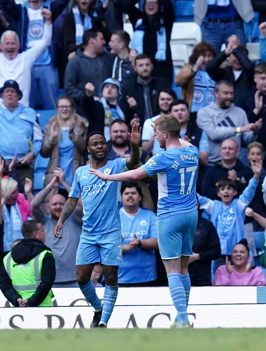 Sterling e Kevin de Bruyne juntos no Manchester City