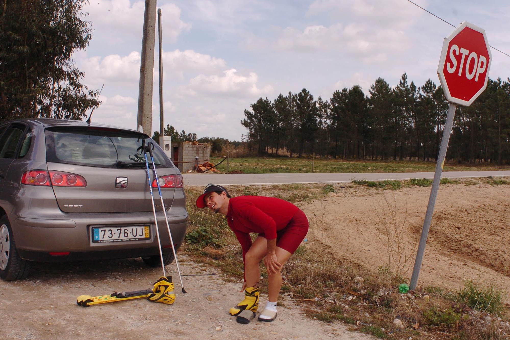 Danny Silva treinava no asfalto com uns esqui comprados na internet. A BOLA