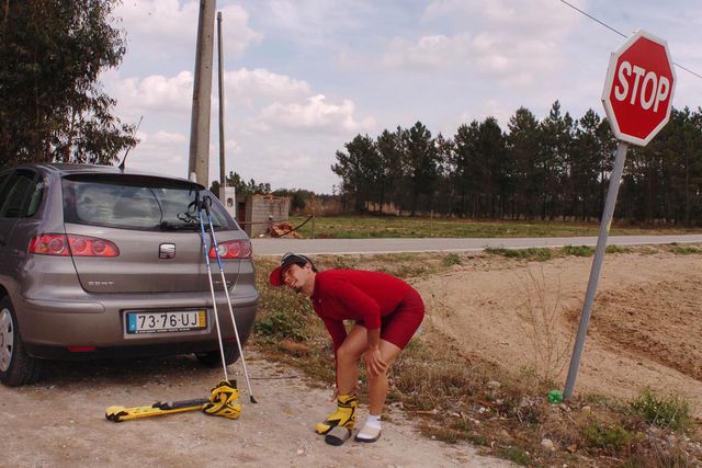 Danny Silva treinava no asfalto com uns esqui comprados na internet. A BOLA