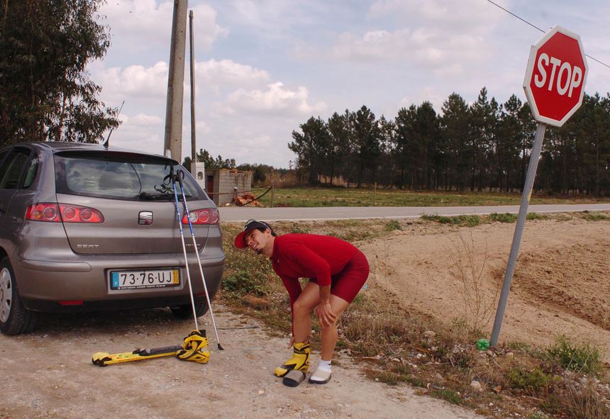 Danny Silva treinava no asfalto com uns esqui comprados na internet. A BOLA