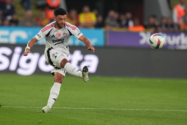 Axel Oxlade Chamberlain pelo Besiktas