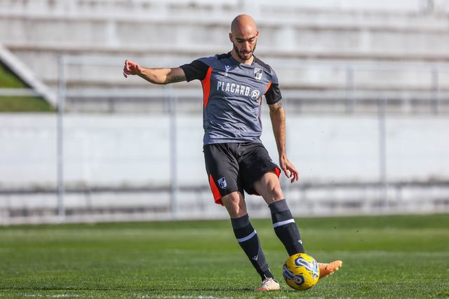 V. Guimarães procura reforço para a defesa