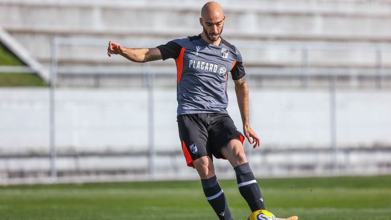 V. Guimarães procura reforço para a defesa