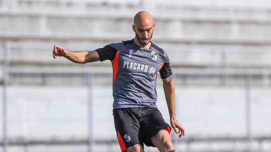 Vitória de Guimarães: Mikel Villanueva ainda em dúvida para o duelo com o Casa Pia