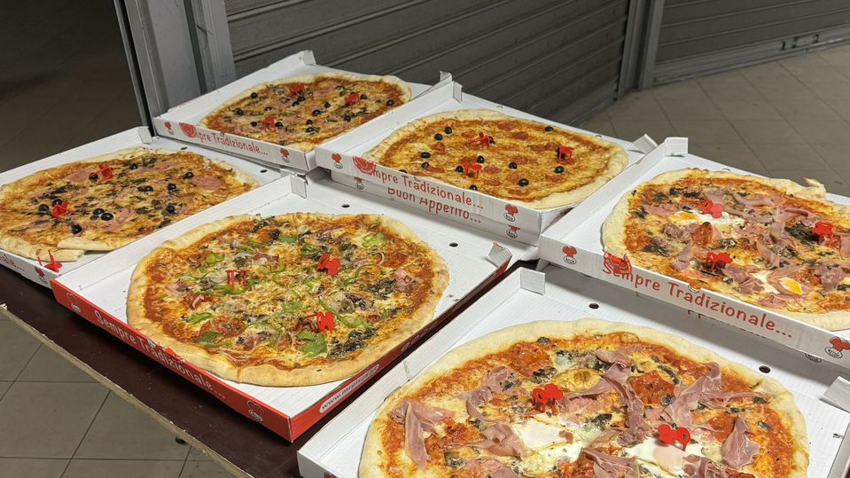 Sabor a vitória! Paços de Ferreira ofereceu pizzas aos adeptos que foram apoiar a equipa