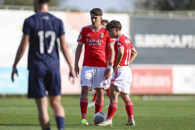 Segunda parte de pesadelo: a vencer por 3-0, Benfica sofreu 5 golos em meia-hora