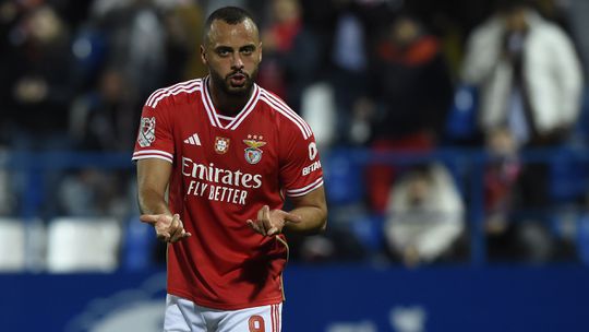 Benfica: Arthur Cabral bate à porta