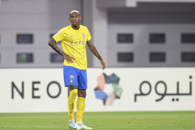 Dor de cabeça para Luís Castro: Talisca de fora por lesão nas próximas semanas