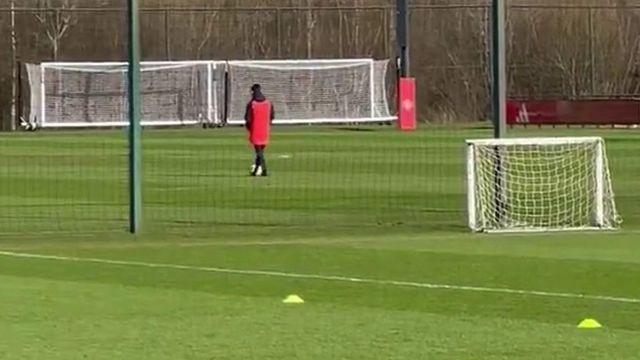 Jogadores treinavam e Ruben Amorim estava... lá bem ao longe