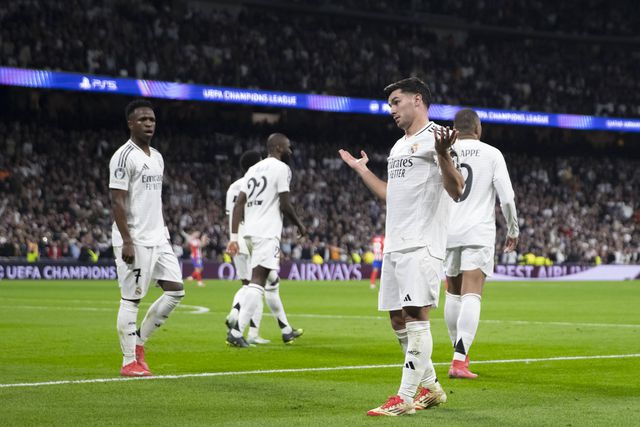 Brahim Diaz, do Real Madrid, celebra o 2-1 durante o jogo da primeira mão da UEFA Champions League 2024 25 contra o Atlético de Madrid, no Santiago Bernabéu