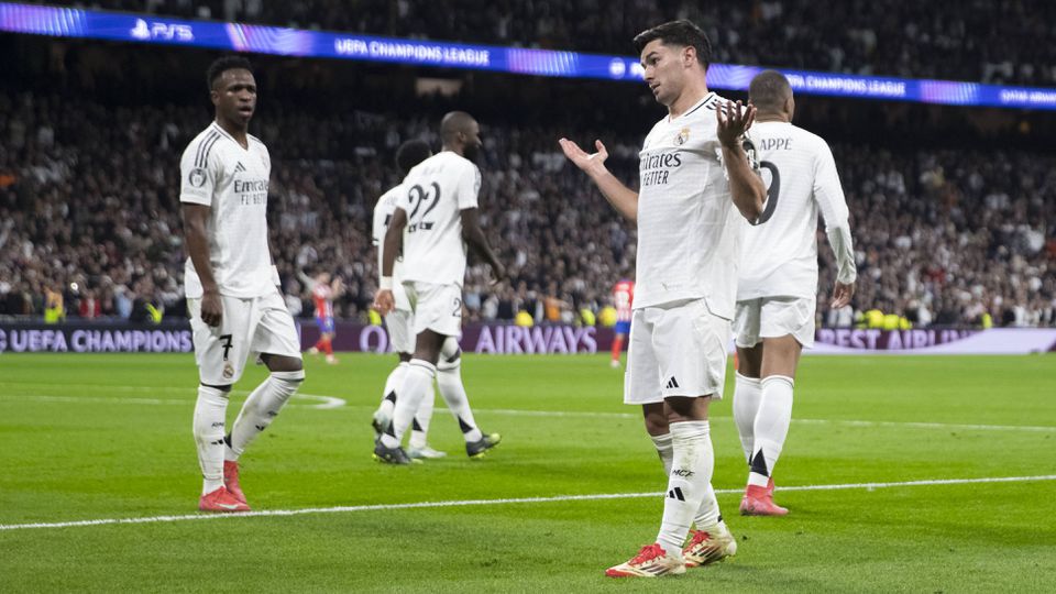 Brahim Diaz, do Real Madrid, celebra o 2-1 durante o jogo da primeira mão da UEFA Champions League 2024 25 contra o Atlético de Madrid, no Santiago Bernabéu
