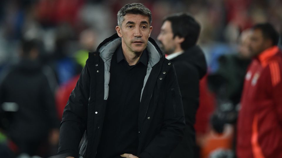 Bruno Lage antes do começo do jogo entre Benfica e Barcelona