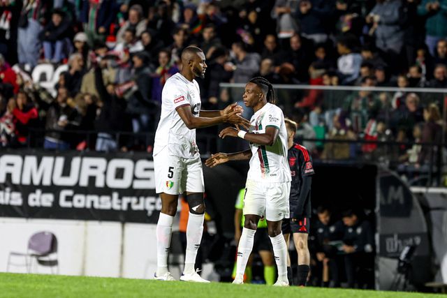 Estrela da Amadora: Chico Banza regressa após castigo e a apontar ao onze