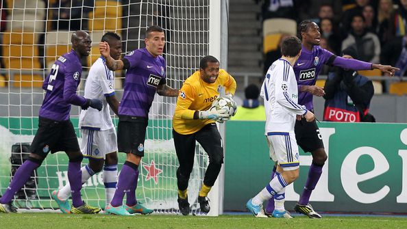 Otamendi e Abdoulaye durante um jogo do FC Porto em novembro de 2012