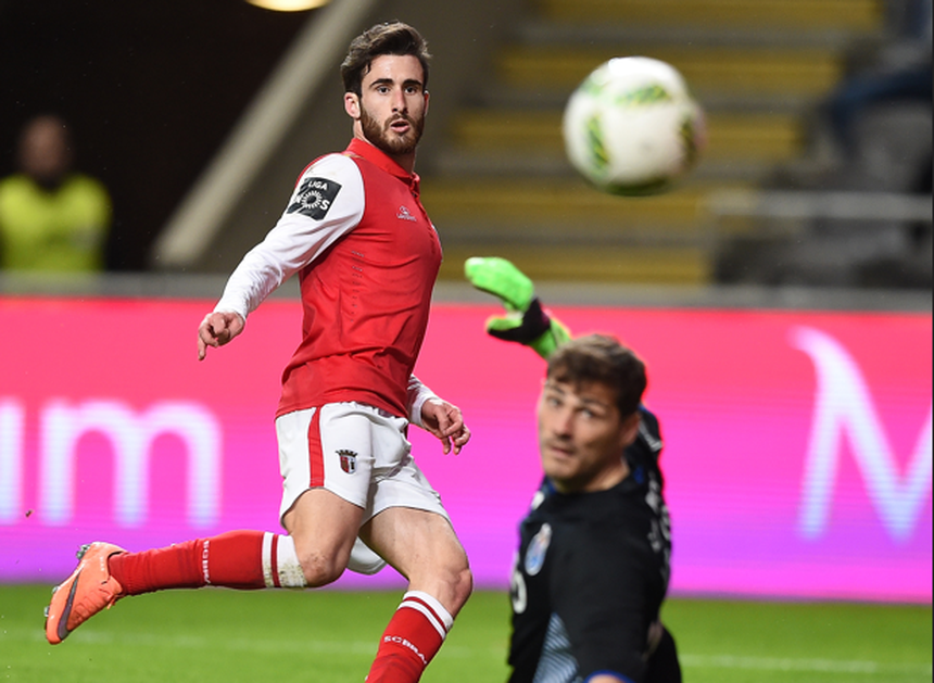 Rafa marca a Casillas, em 2016 — Foto Helena Valente