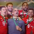 Lewandowski, Guardiola e Muller celebram a conquista da Taça da Alemanha em 2016 (IMAGO)