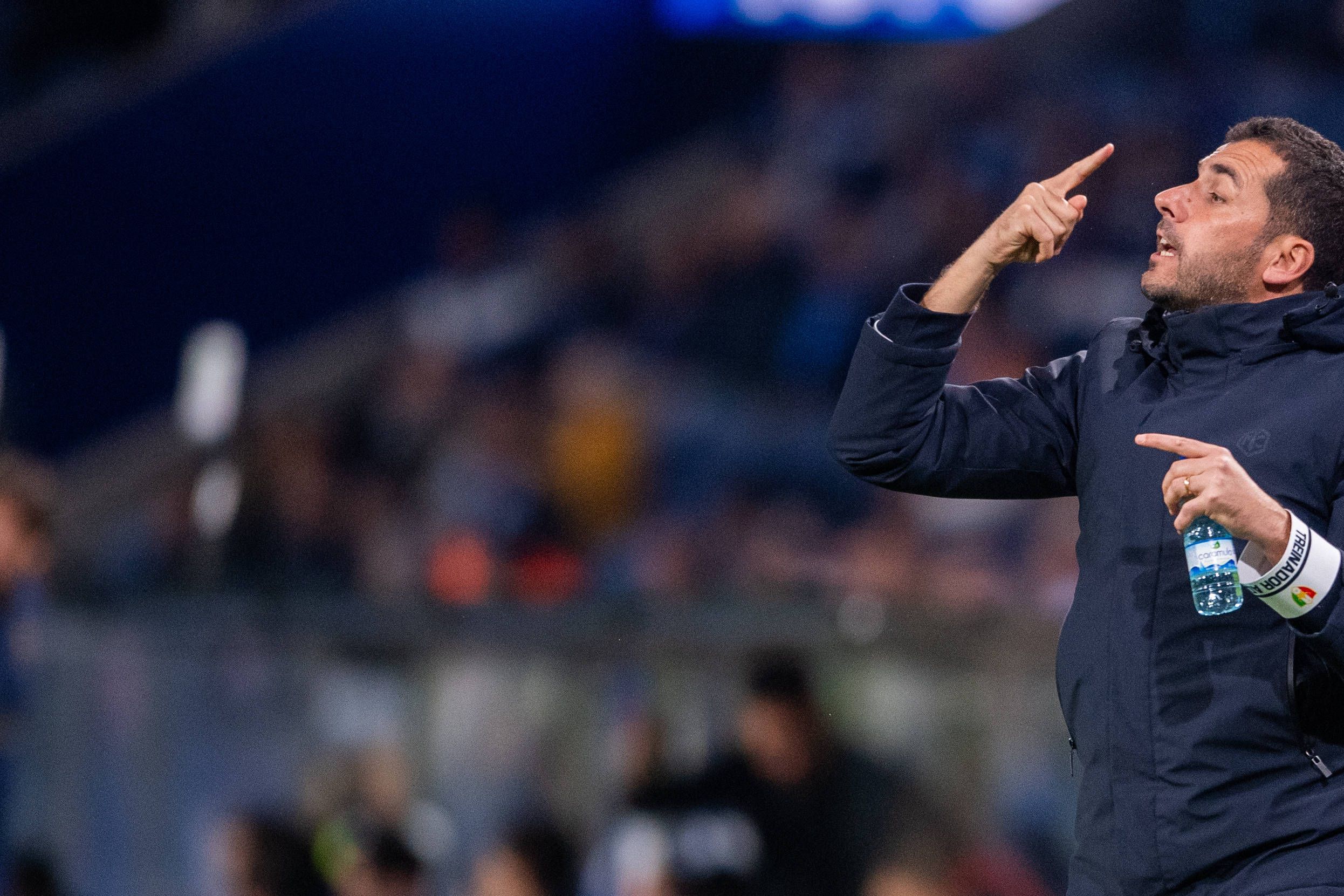 Comandante da nau amadorense tem visto a equipa subir de produção, mas são precisos mais pontos para a permanência