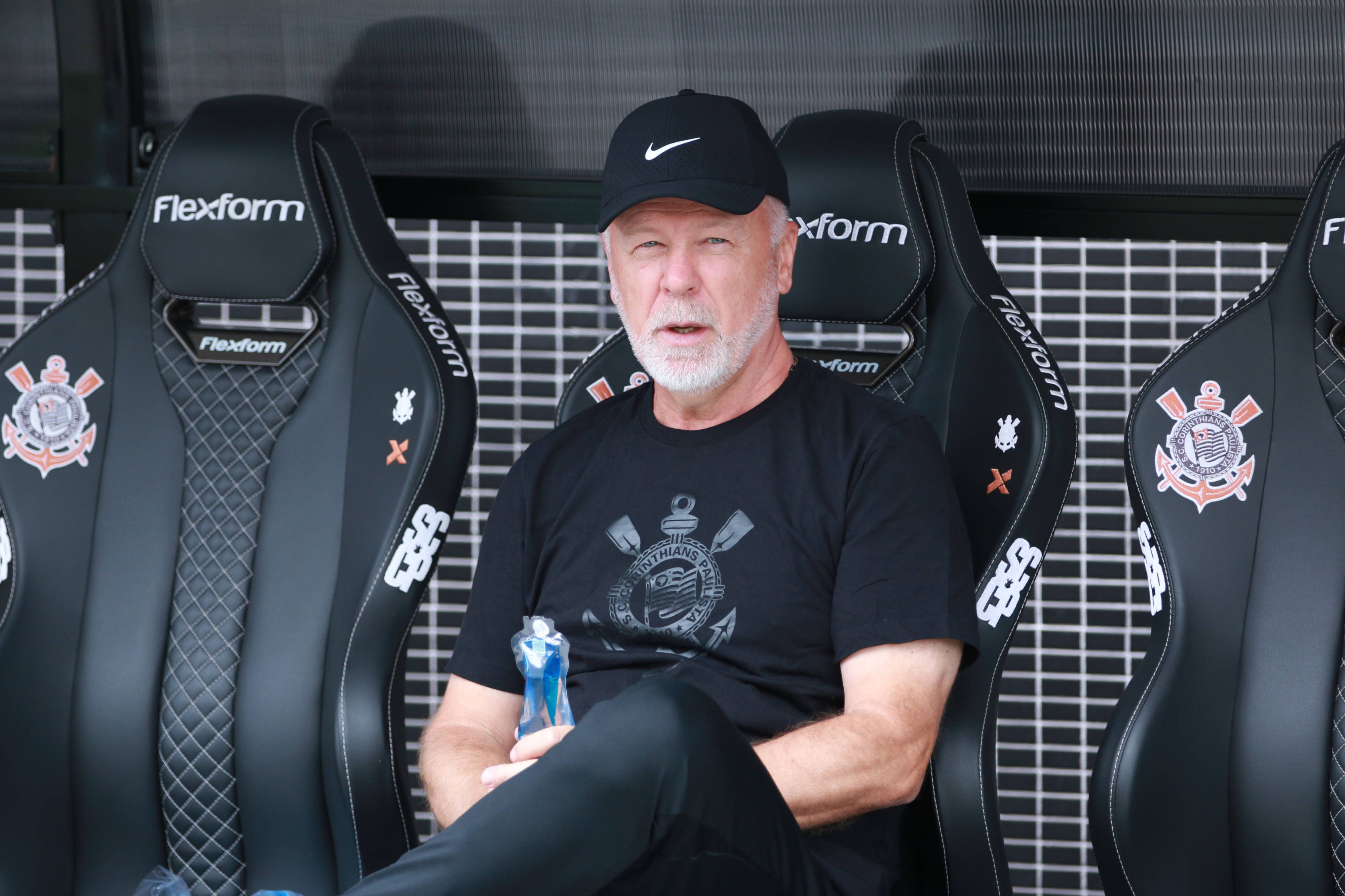 Mano Menezes esteve 130 dias no Corinthians