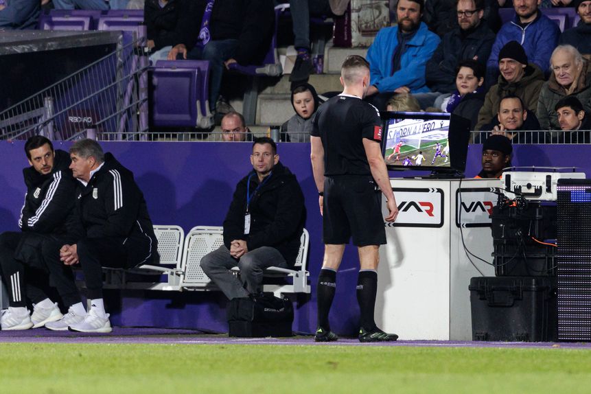 O alargamento do protocolo do VAR foi uma das medidas tomadas pelo International Football Association Board (IFAB) - Foto: Imago