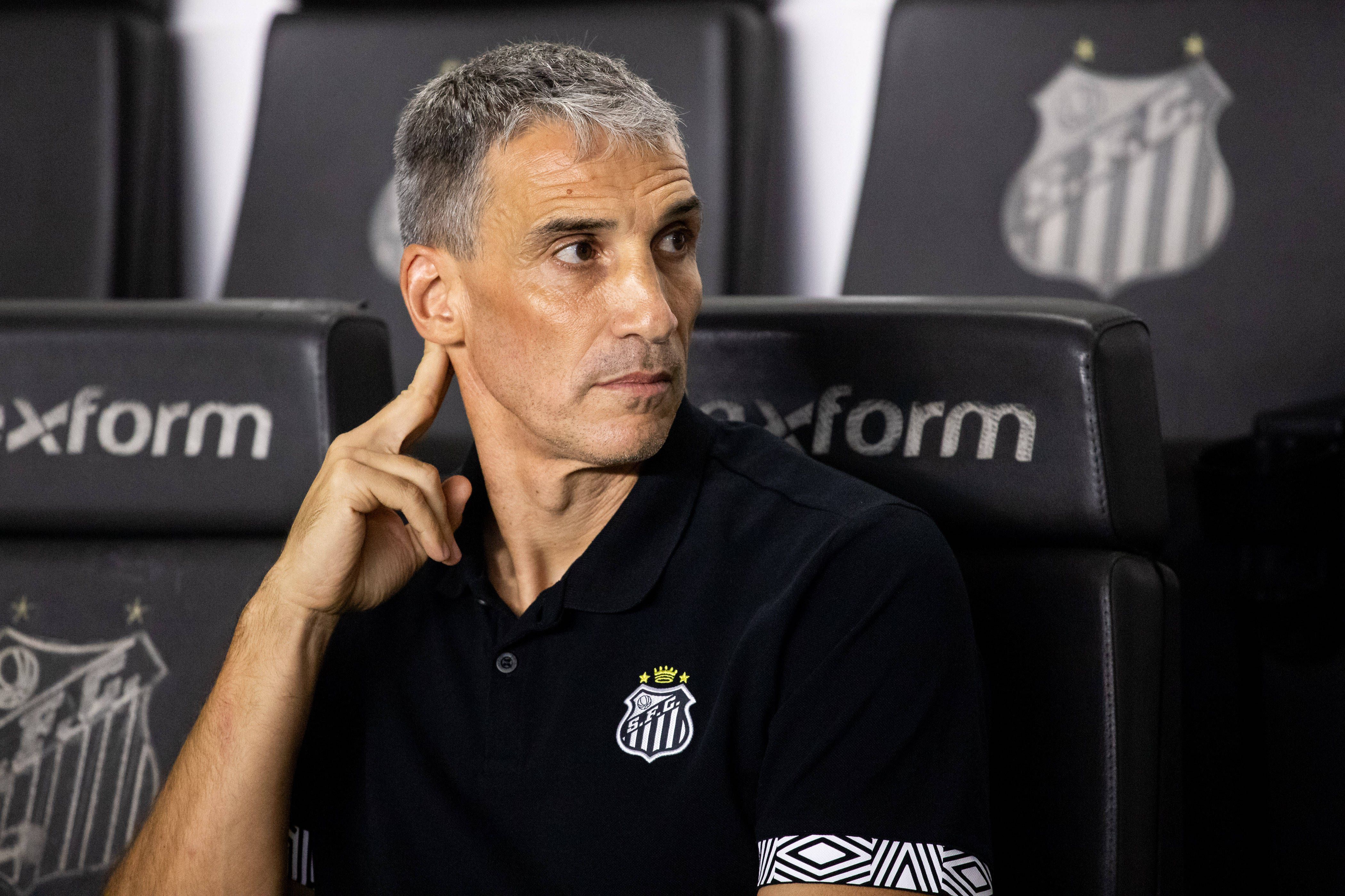 Vojvoda é o treinador do Santos há 195 dias