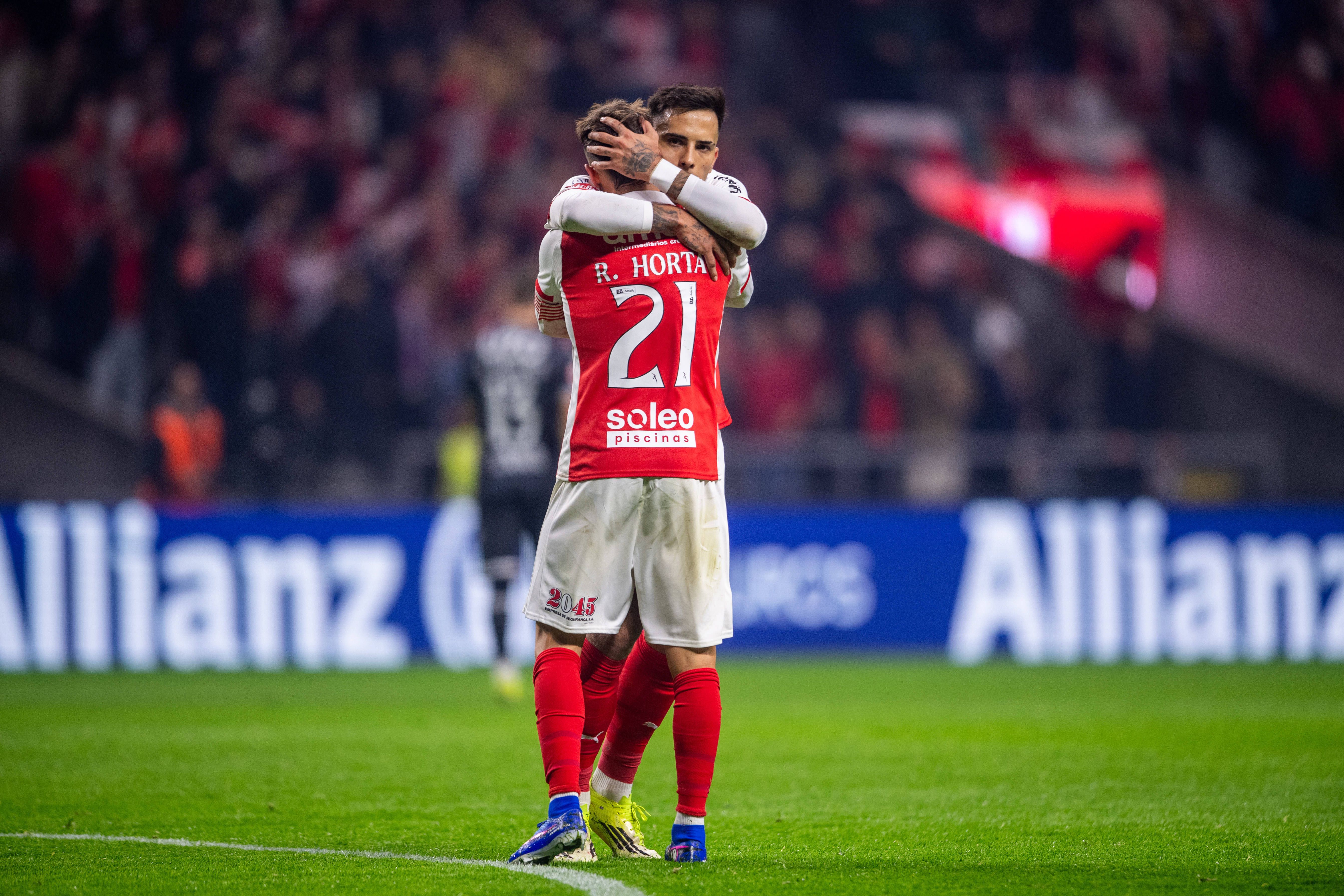 VÍDEO: Inácio mete a mão onde não quer e o SC Braga empata a fechar