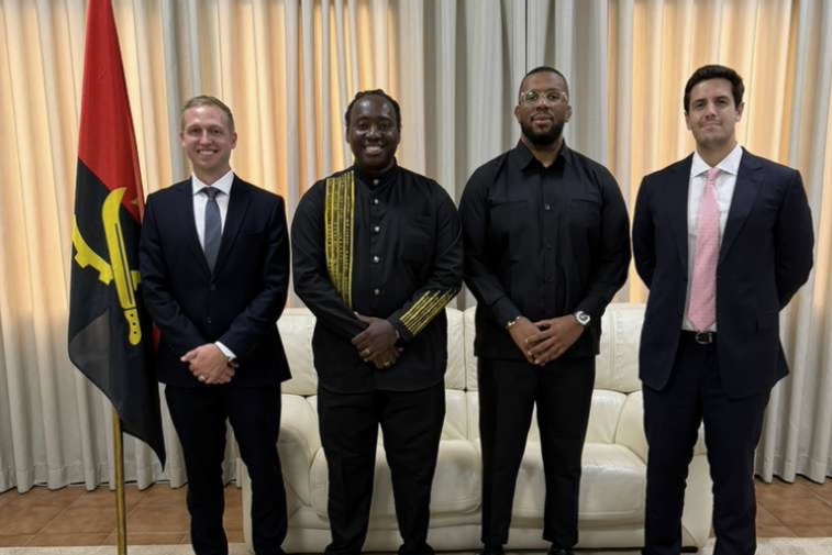 Encontro entre responsáveis da PFL África e Federação Angolana de Artes Marciais Mistas