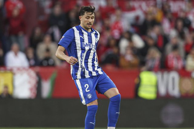 Facundo Garcés, defesa-central do Alavés