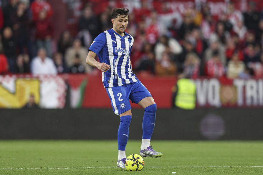 Facundo Garcés, defesa-central do Alavés