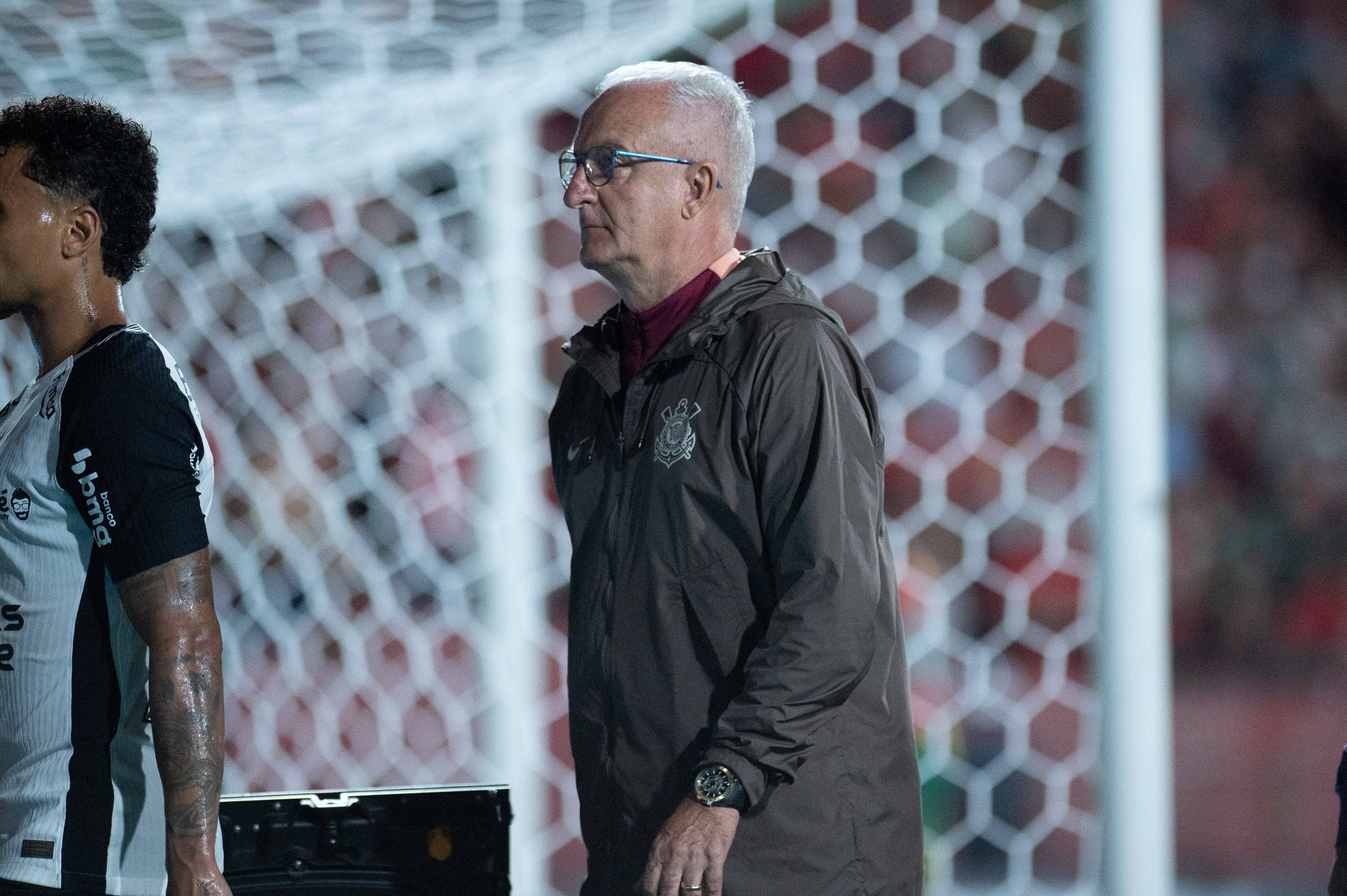 Dorival Júnior é o atual treinador do Corinthians e está há 311 no cargo