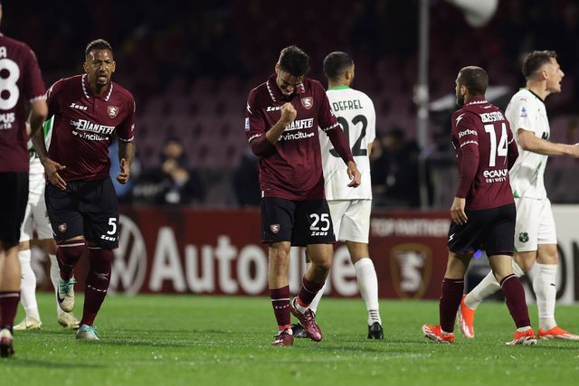 Salernitana salva um ponto nos descontos frente ao Sassuolo em duelo de aflitos