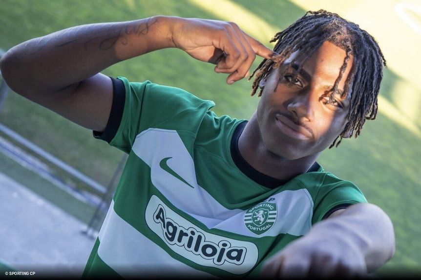 Denilson Santos a fazer a celebração de Paulinho