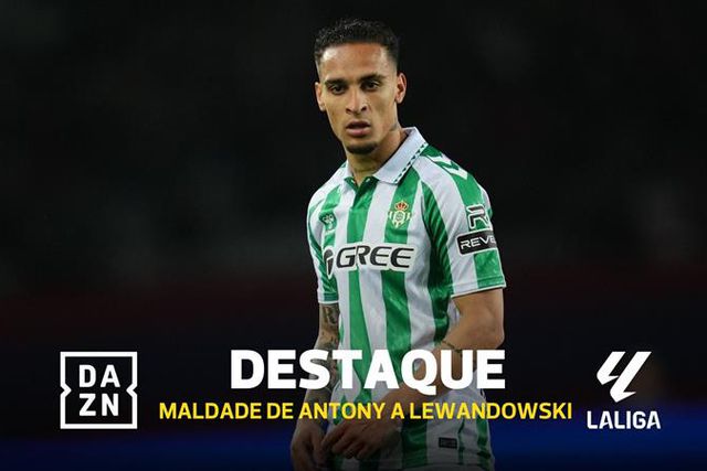 Antony faz 'cueca' a Lewandowski mas não fica a rir muito tempo