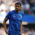 Wesley Fofana veste a camisola do Chelsa