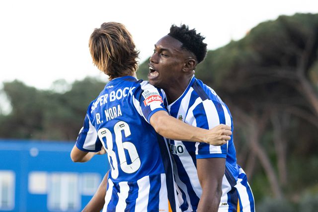 Rodrigo Mora e Samu marcaram no último jogo do FC Porto, no Estoril (2-1)