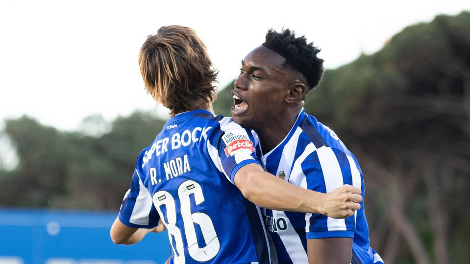 Rodrigo Mora e Samu marcaram no último jogo do FC Porto, no Estoril (2-1)