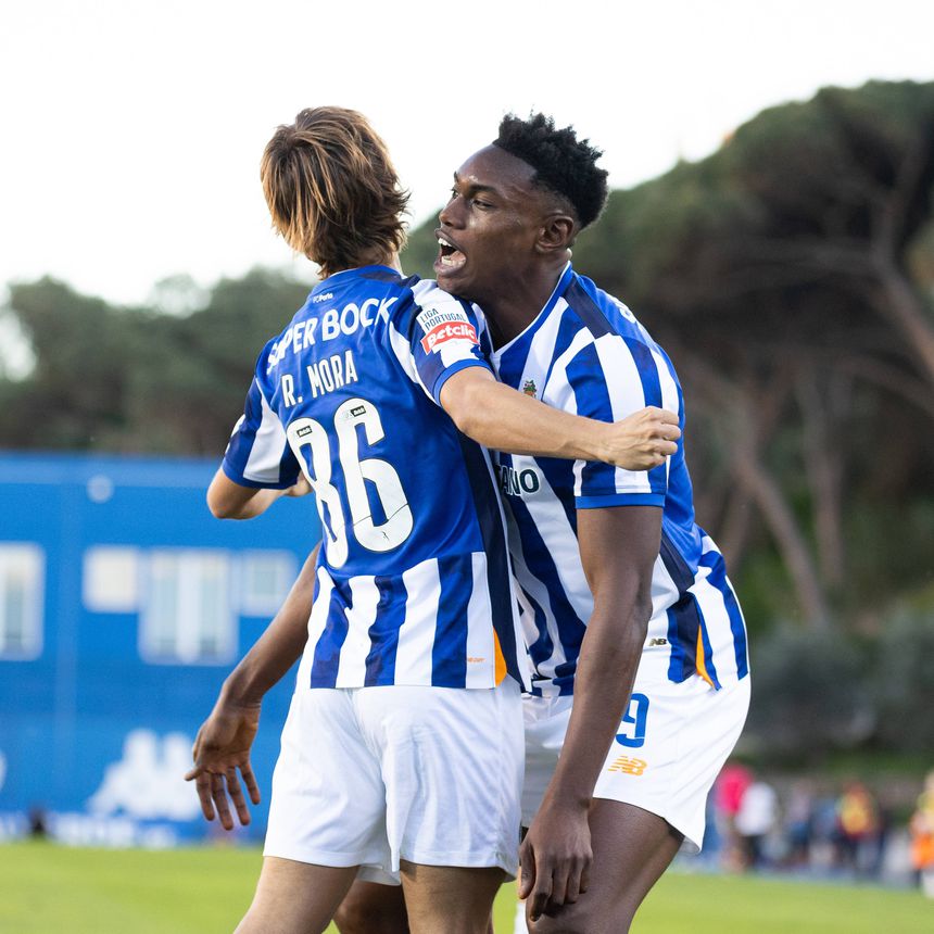 Rodrigo Mora e Samu marcaram no último jogo do FC Porto, no Estoril (2-1)