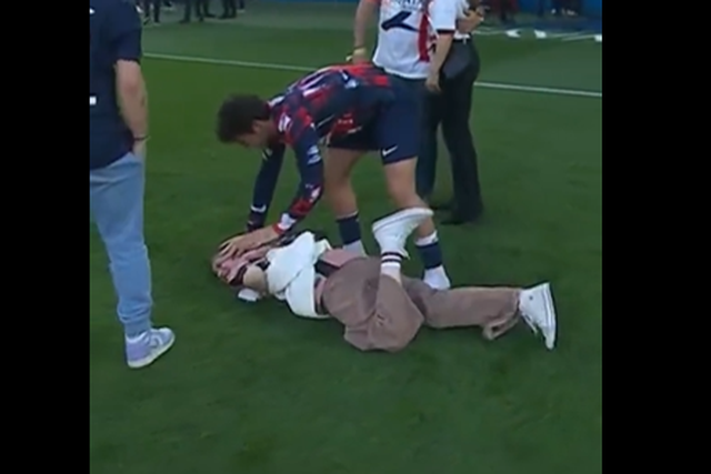 VÍDEO: vale tudo na festa? Namorada sofre com euforia de João Neves