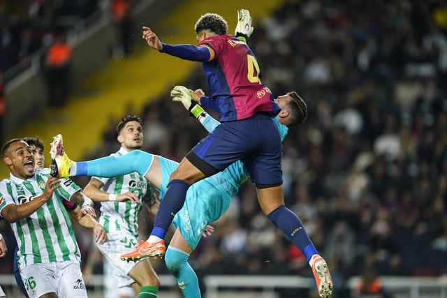 Barcelona aproveita (mas pouco) derrota do Real Madrid