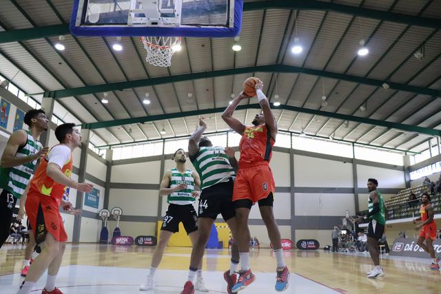 Sporting começou mal na Madeira, mas saiu por cima